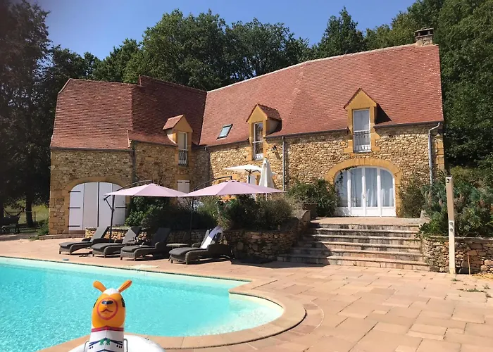 Luxury Chateau W. Pool & Hot Tub In Dordogne