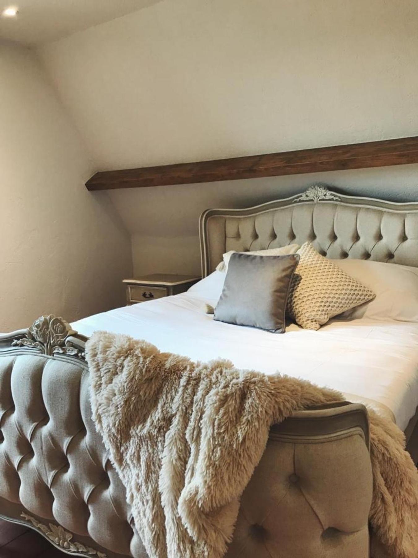 Luxury Chateau W. Pool & Hot Tub In Dordogne Villa