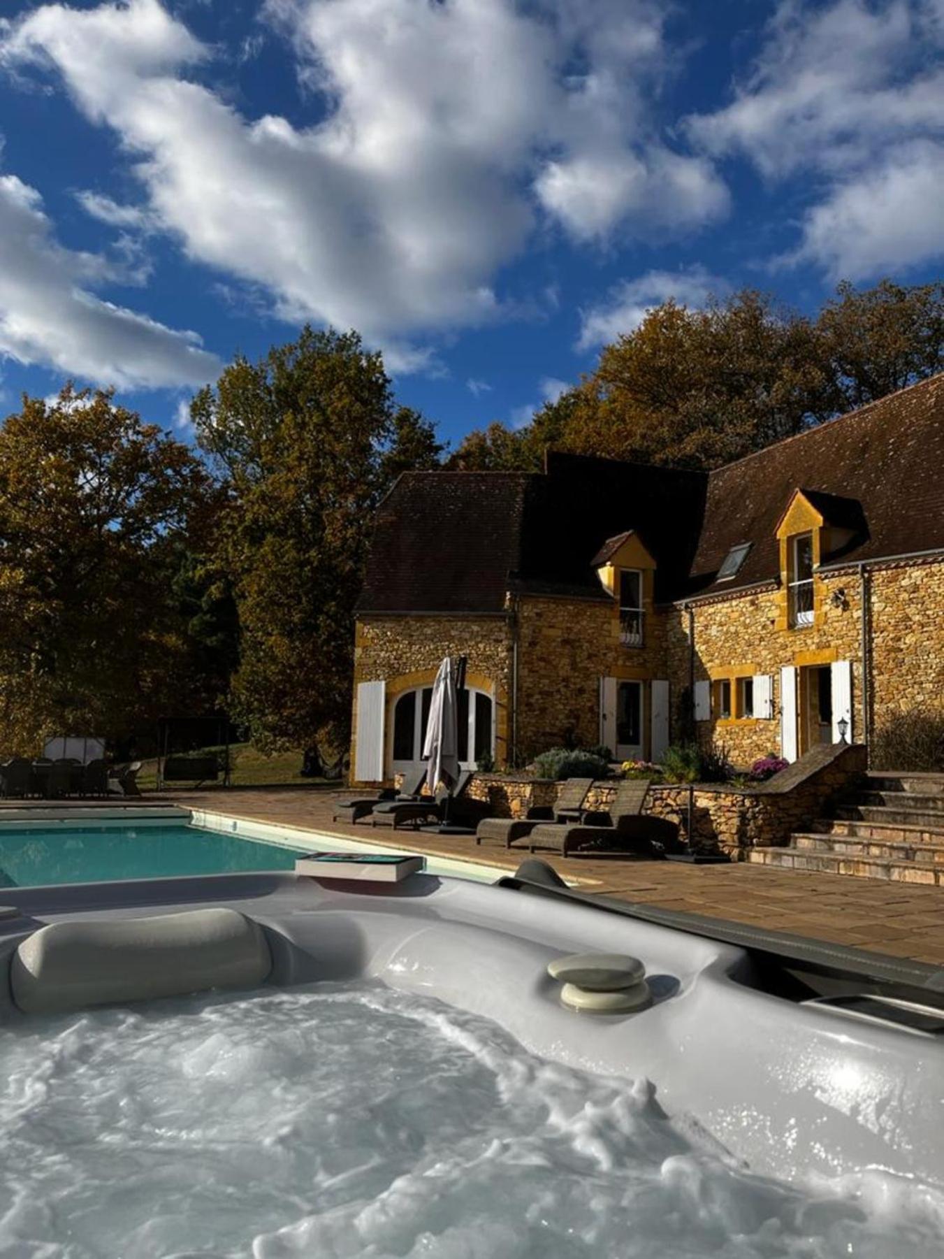 Villa Luxury Chateau W. Pool & Hot Tub In Dordogne
